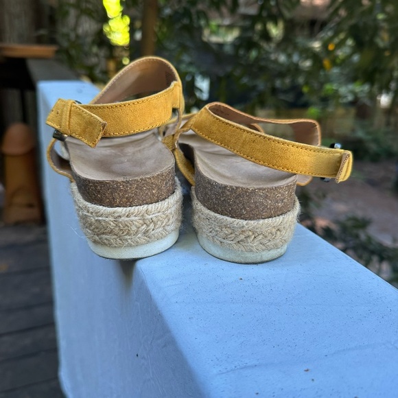 BIG BUDDHA Yellow Suede Faux Leather Espadrille Sandals Cork Platform Size 8 - Picture 4 of 13